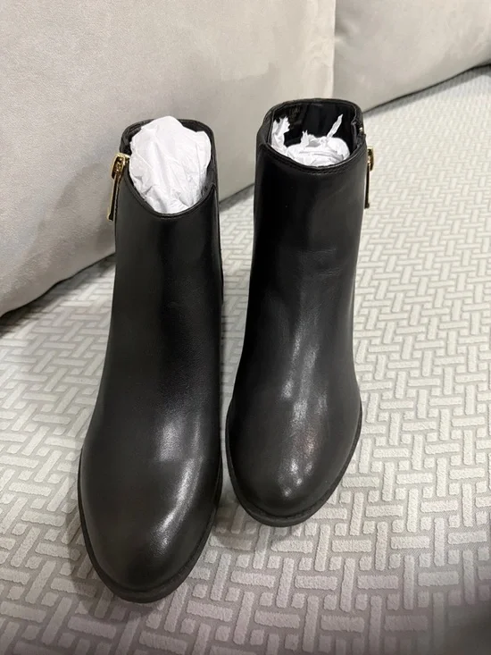 Bandolino Bdumika Black Quilted Heel Ankle Boots with Gold Zipper Size 10M - Picture 2 of 11